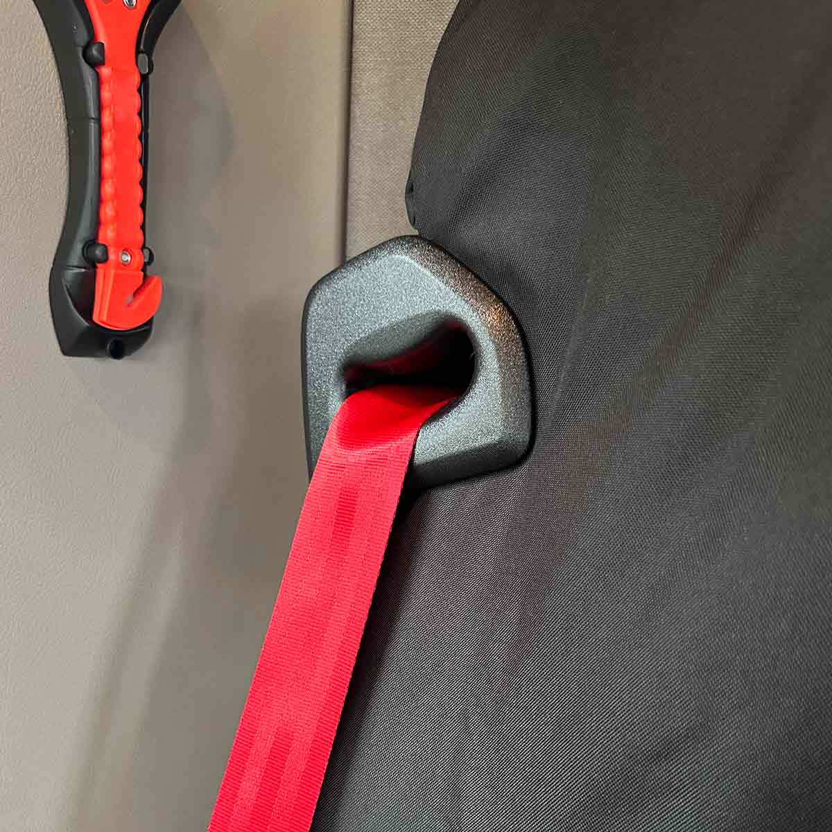 DAF XB Seat Cover Seat Belt Access